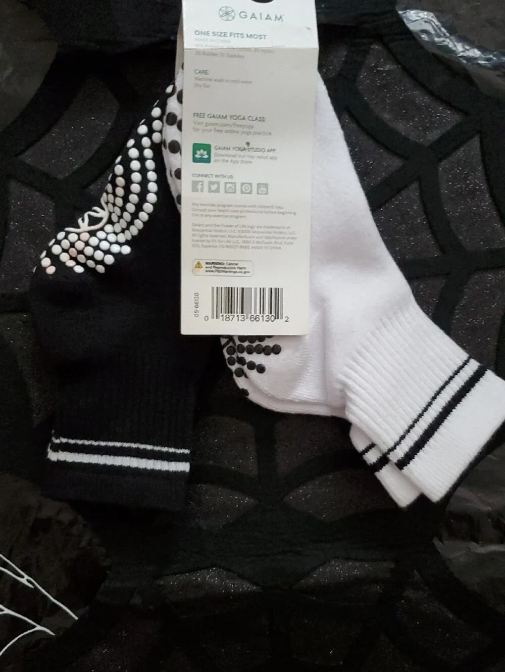 GAIAM Black & White Grippy Crew Socks - 2-Pack